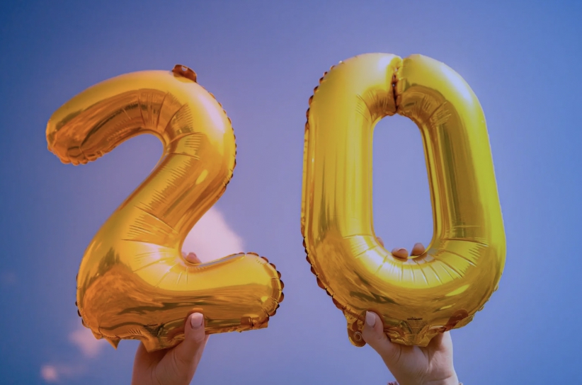 Two gold balloons, shaped like the number 20